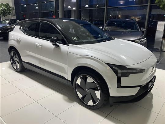 Volvo EX30 Single Motor Extended Range Ultra 272HK 5d Aut.