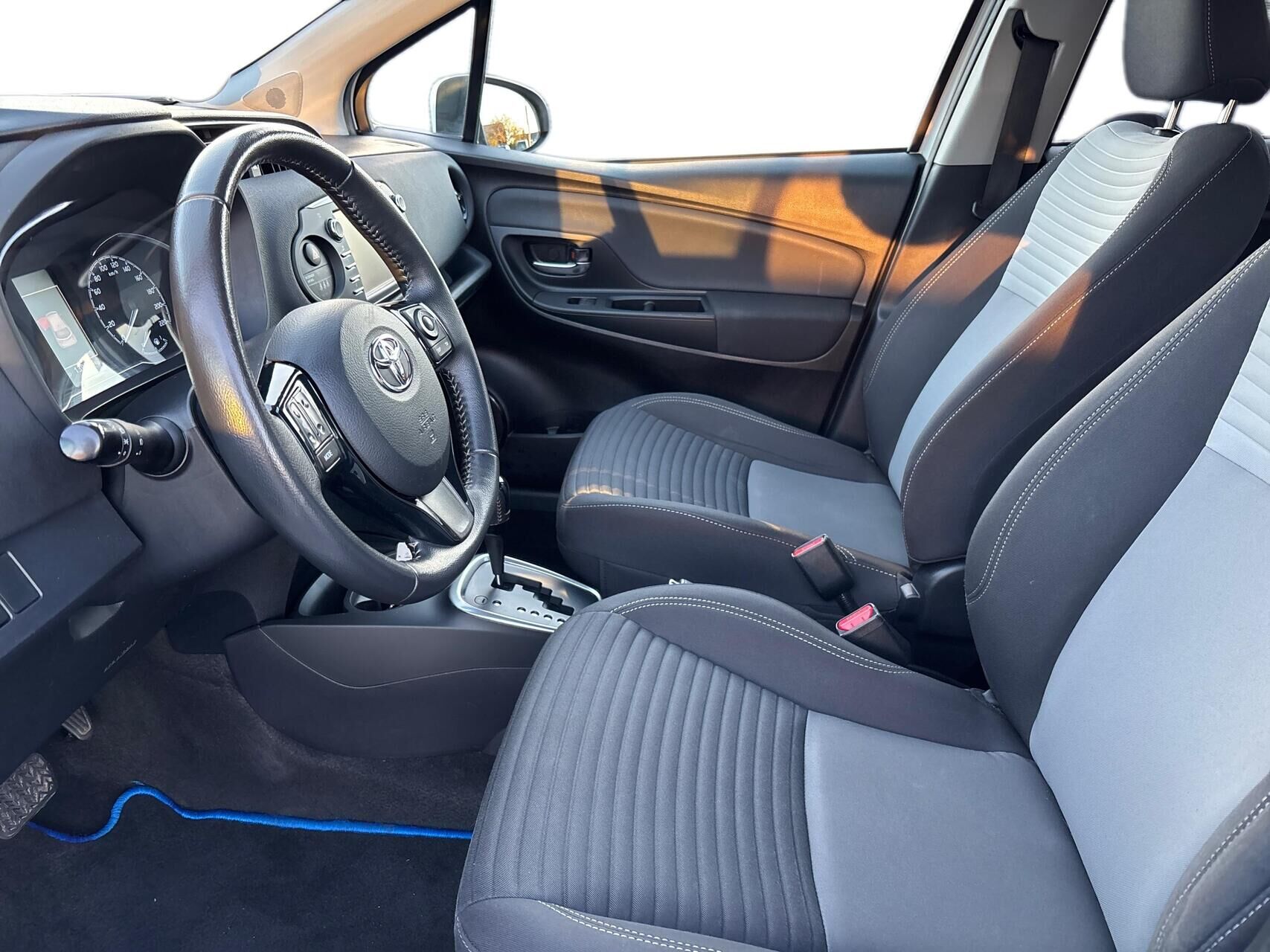 Billede af Toyota Yaris 1,5 Hybrid H2 Exclusive E-CVT 100HK 5d Trinl. Gear