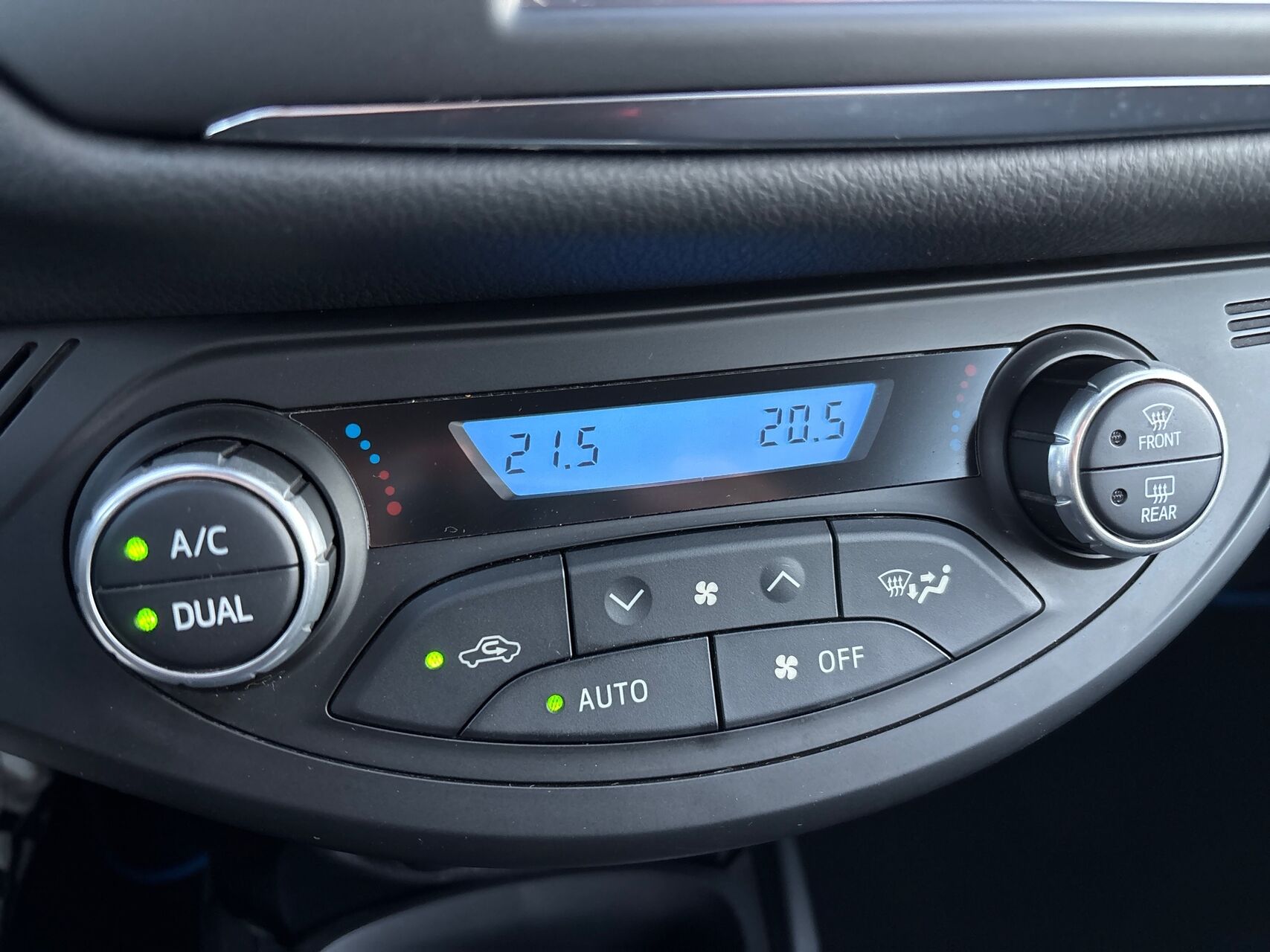 Billede af Toyota Yaris 1,5 Hybrid H2 Exclusive E-CVT 100HK 5d Trinl. Gear