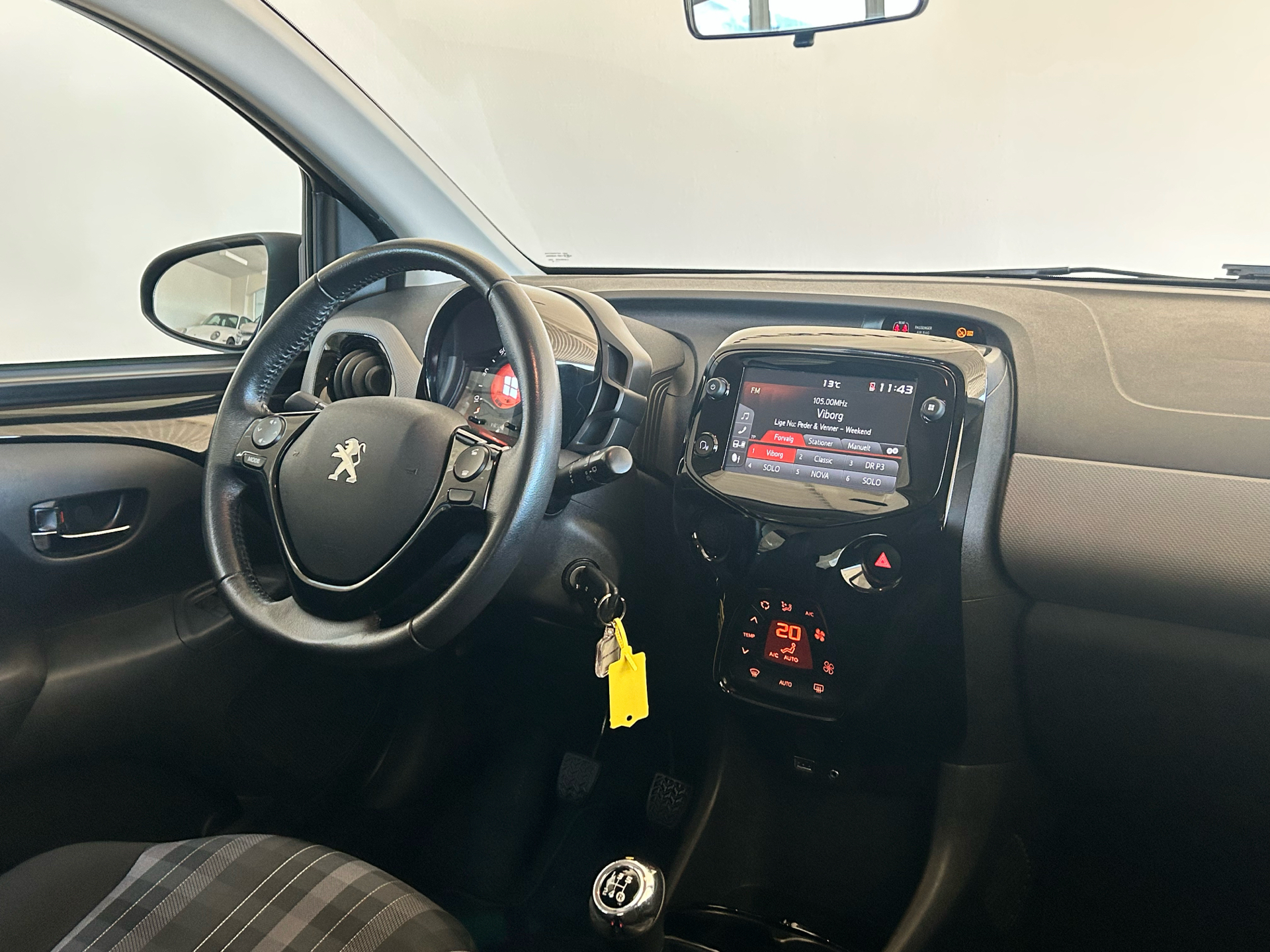 Billede af Peugeot 108 1,0 e-Vti Allure+ 72HK 5d