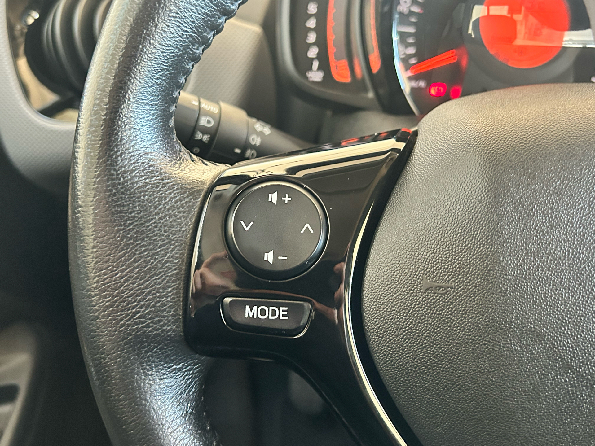 Billede af Peugeot 108 1,0 e-Vti Allure+ 72HK 5d