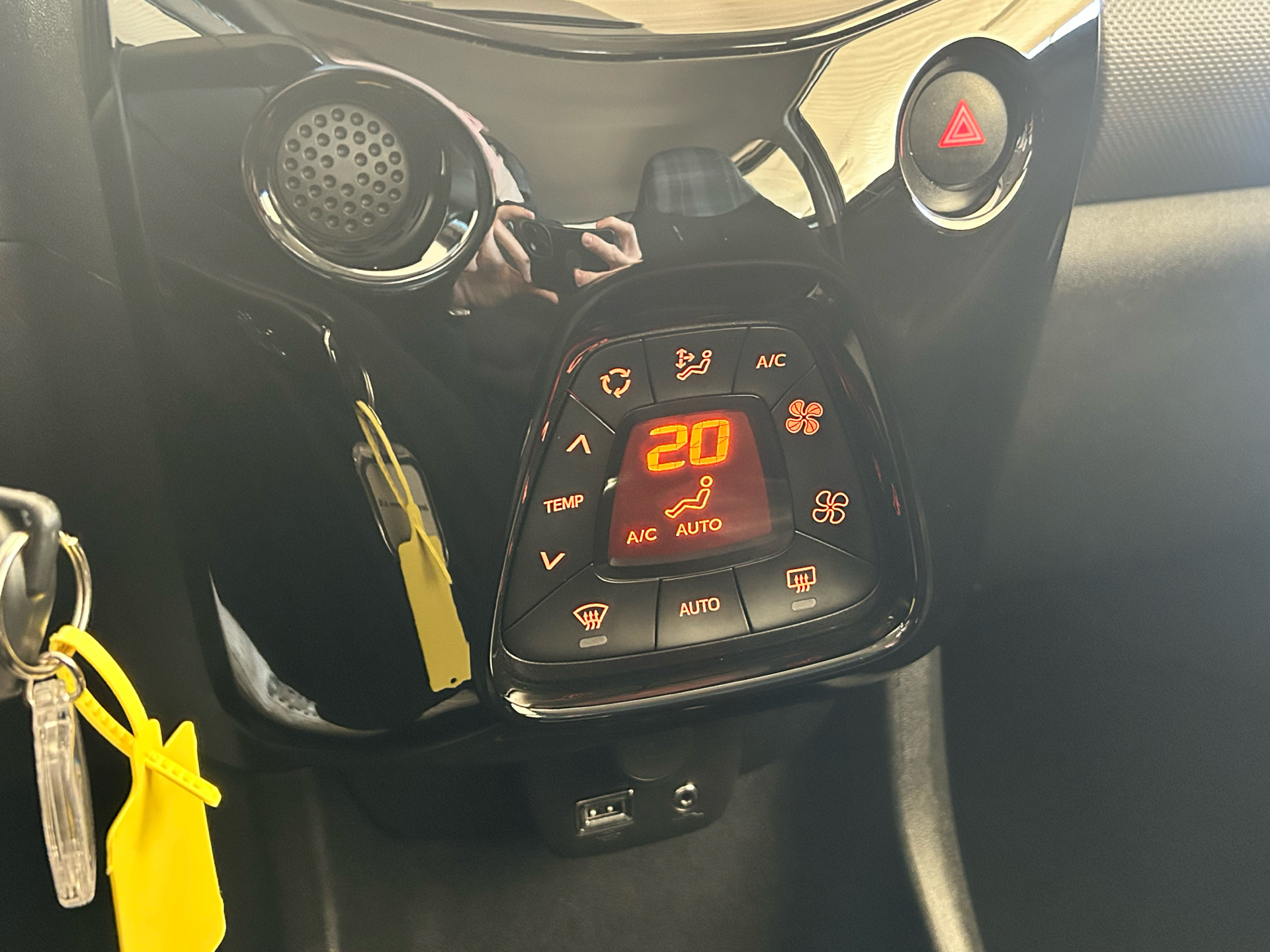 Billede af Peugeot 108 1,0 e-Vti Allure+ 72HK 5d