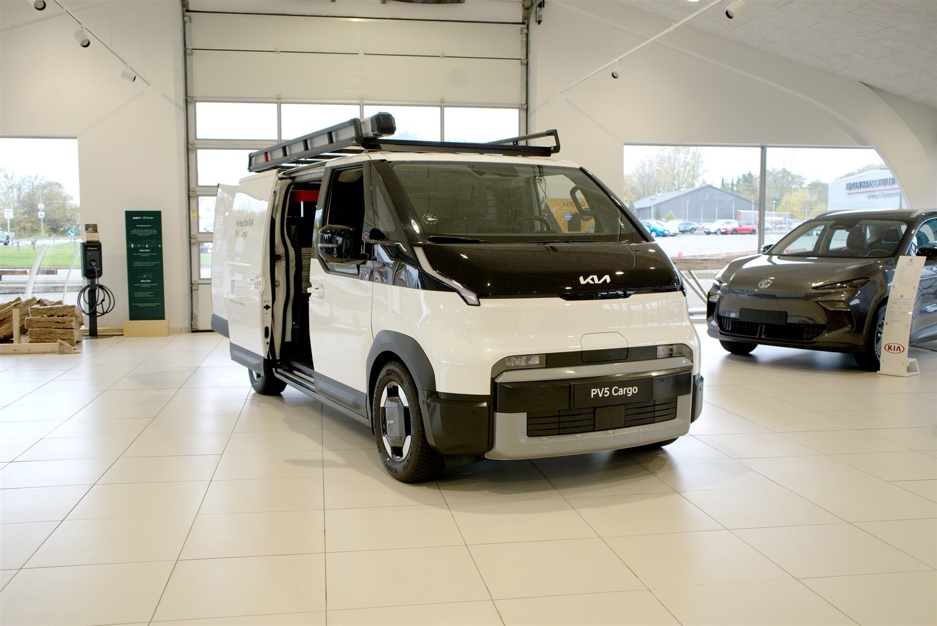 Billede af Kia PV5 Cargo L2H1 EL Long Range Work 163HK Van Aut.
