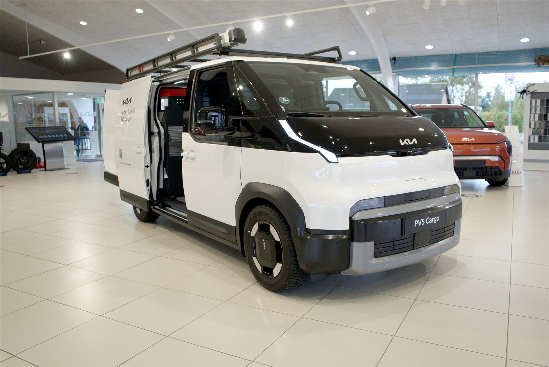 Billede af Kia PV5 Cargo L2H1 EL Long Range Work 163HK Van Aut.