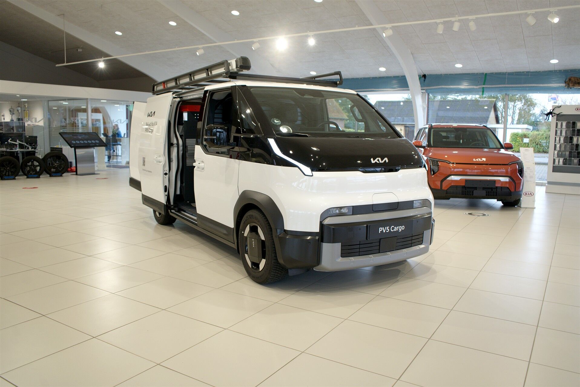 Billede af Kia PV5 Cargo L2H1 EL Long Range Work 163HK Van Aut.