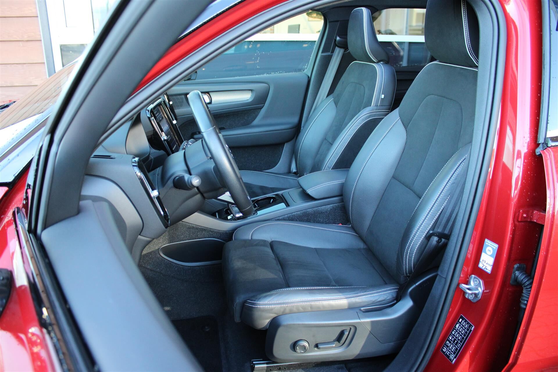 Billede af Volvo XC40 P8 Recharge Twin R-design AWD 408HK 5d Aut.