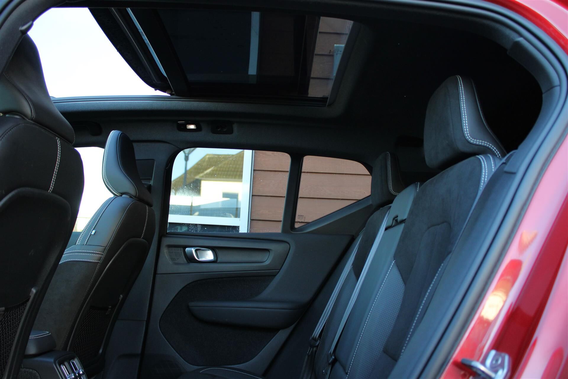 Billede af Volvo XC40 P8 Recharge Twin R-design AWD 408HK 5d Aut.