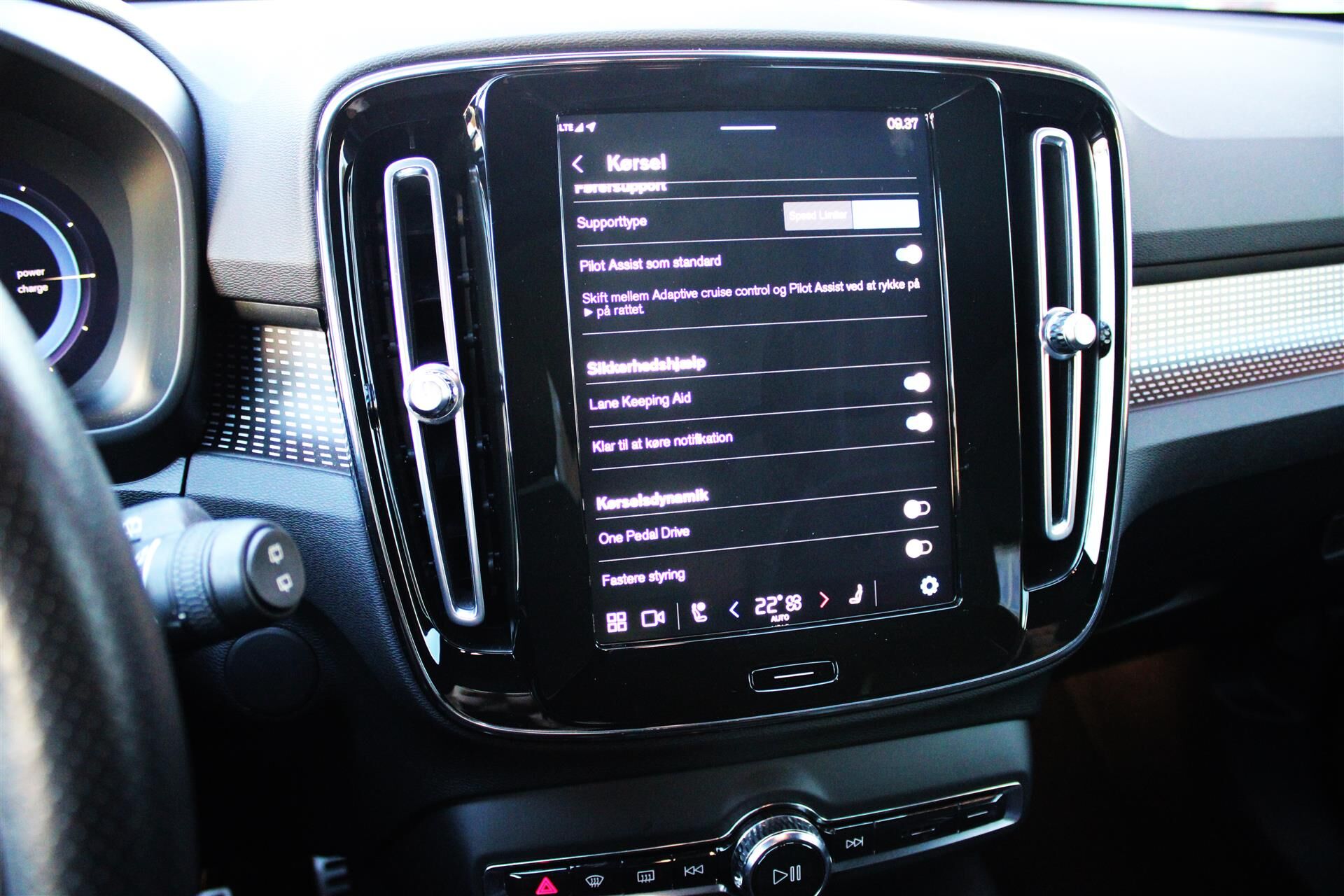 Billede af Volvo XC40 P8 Recharge Twin R-design AWD 408HK 5d Aut.