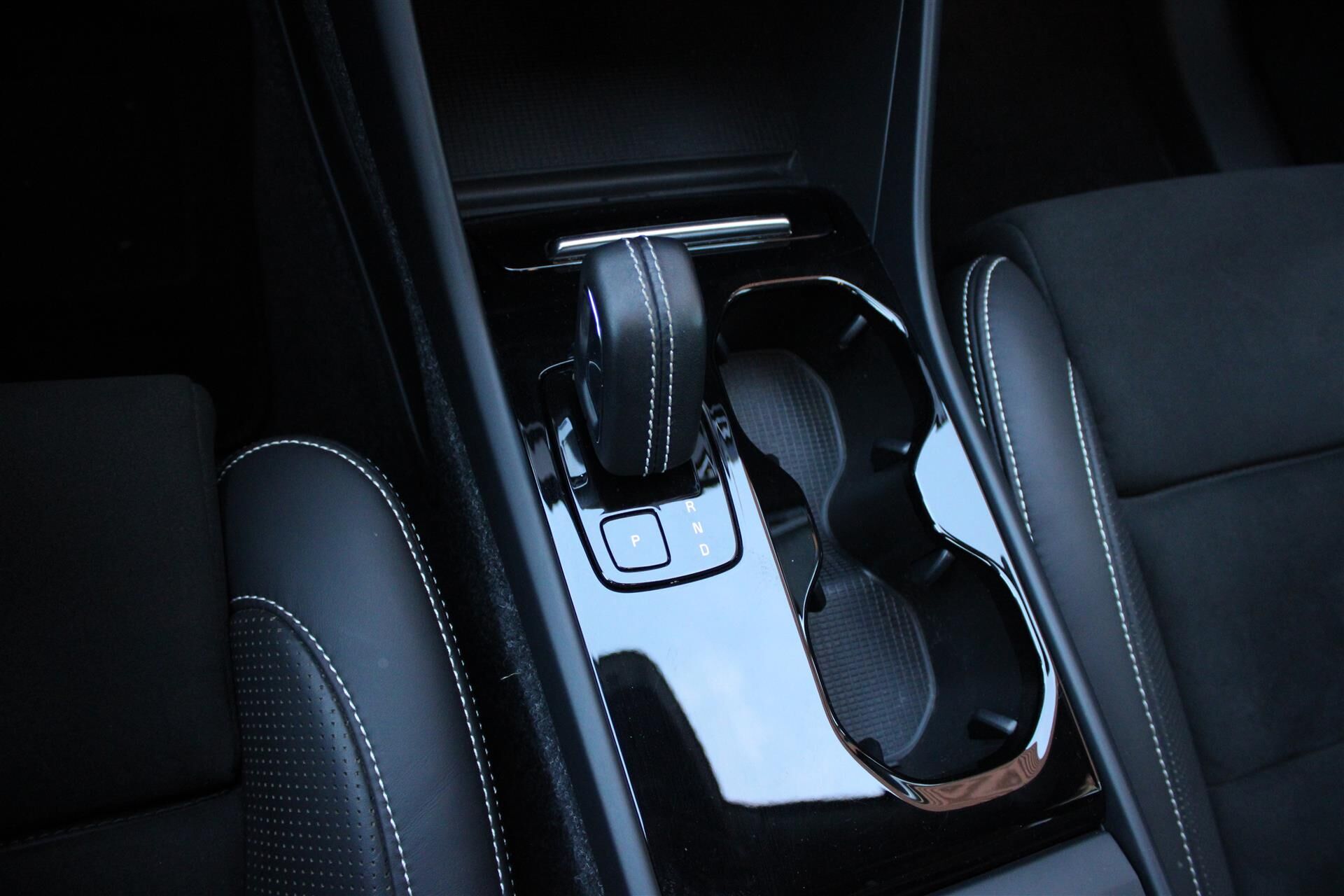 Billede af Volvo XC40 P8 Recharge Twin R-design AWD 408HK 5d Aut.