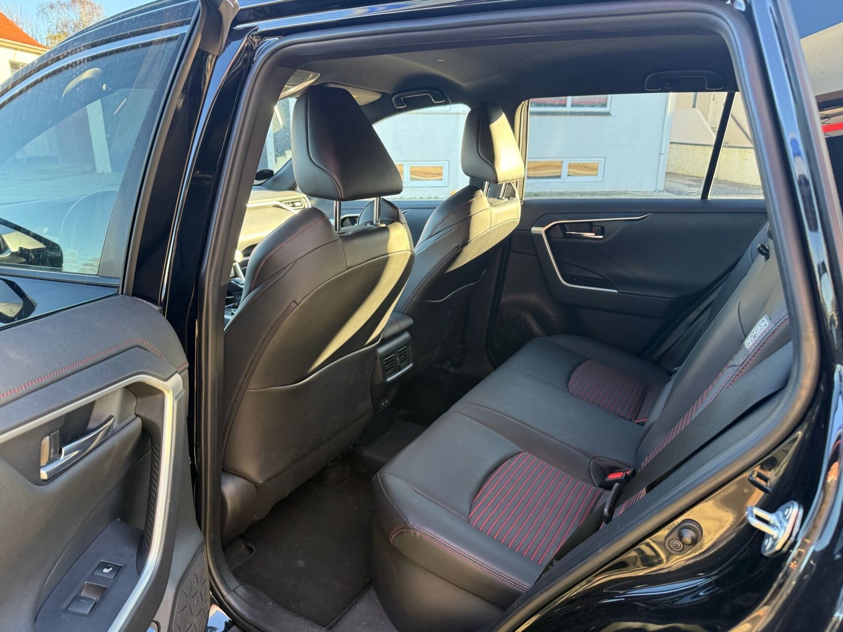 Billede af Suzuki Across 2,5 Hybrid Adventure E-CVT 306HK 5d Trinl. Gear