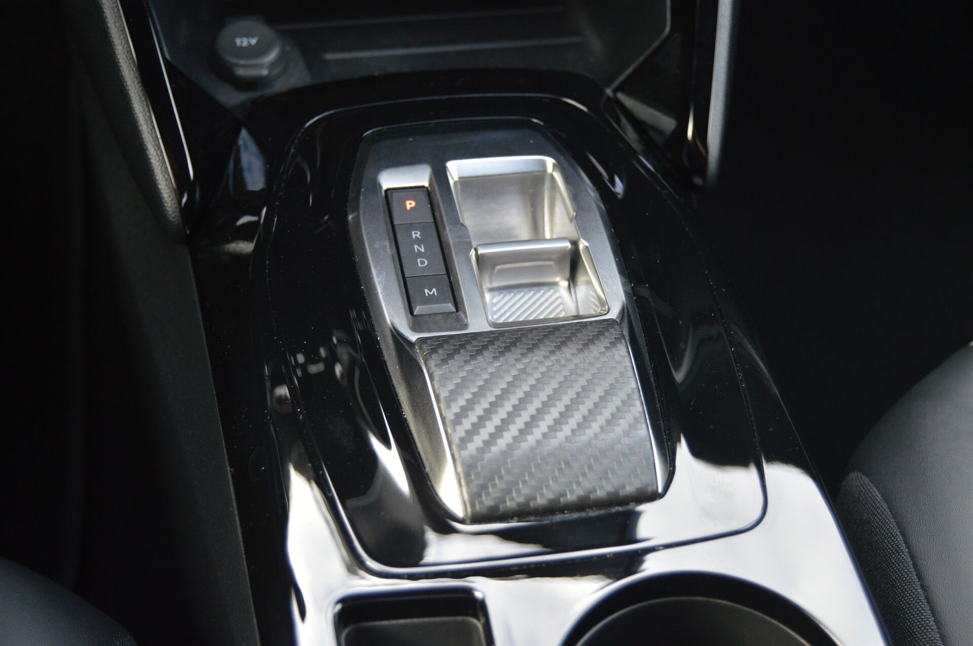 Billede af Peugeot 2008 1,2 PureTech First Selection EAT8 130HK 5d 8g Aut.