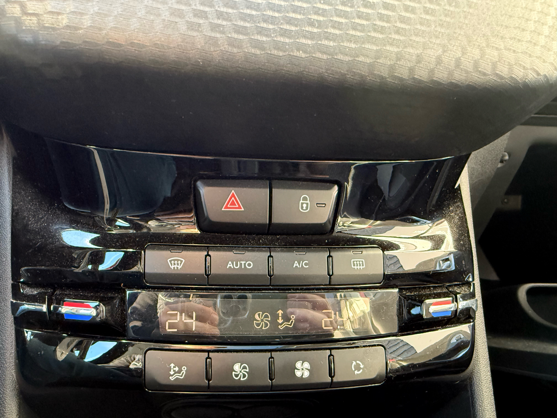 Billede af Peugeot 2008 1,6 BlueHDi Desire Sky 100HK