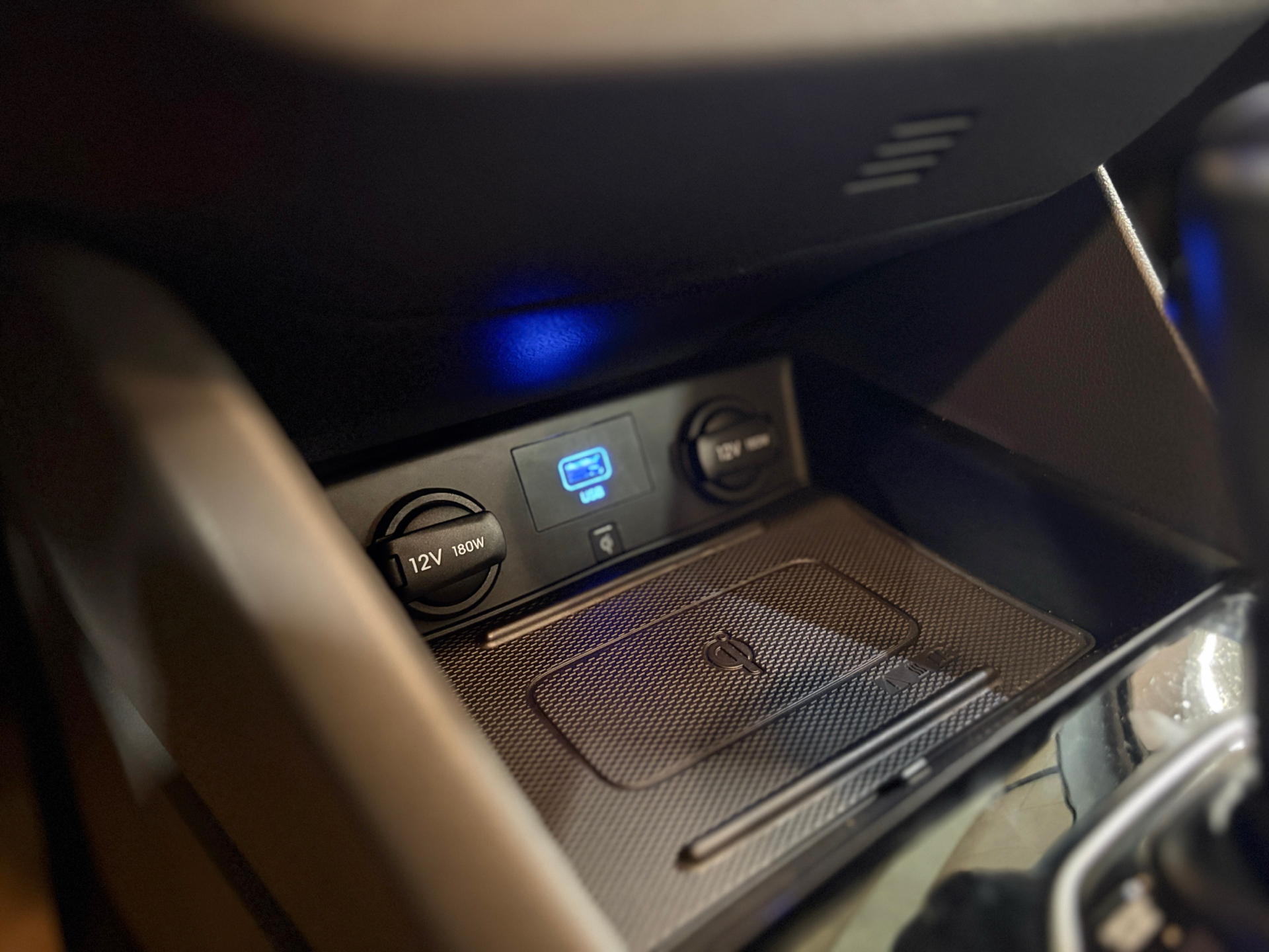 Billede af Hyundai Ioniq 1,6 GDI  Plugin-hybrid Premium plug-in 141HK 5d 6g Aut.