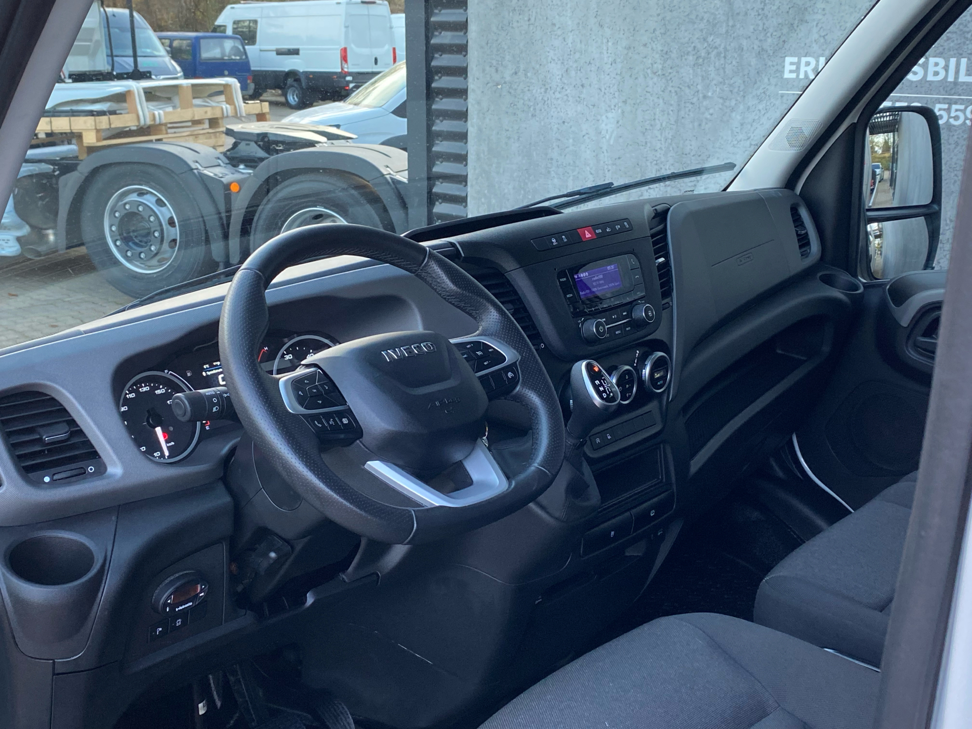 Billede af Iveco Daily 35S16 4100mm 2,3 D Hi-Matic 156HK DobKab Aut. 