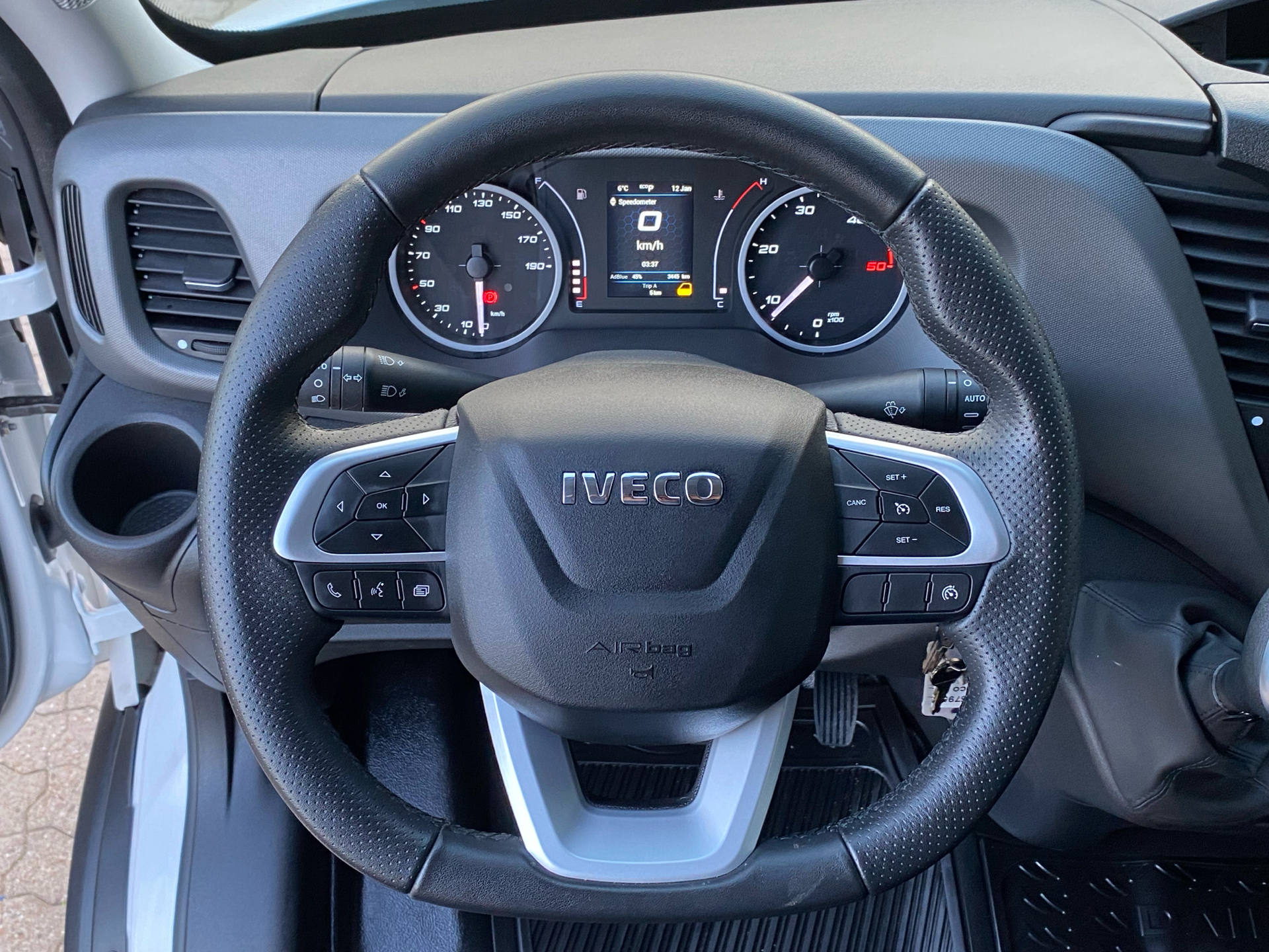 Billede af Iveco Daily 35S16 4100mm 2,3 D Hi-Matic 156HK DobKab Aut. 