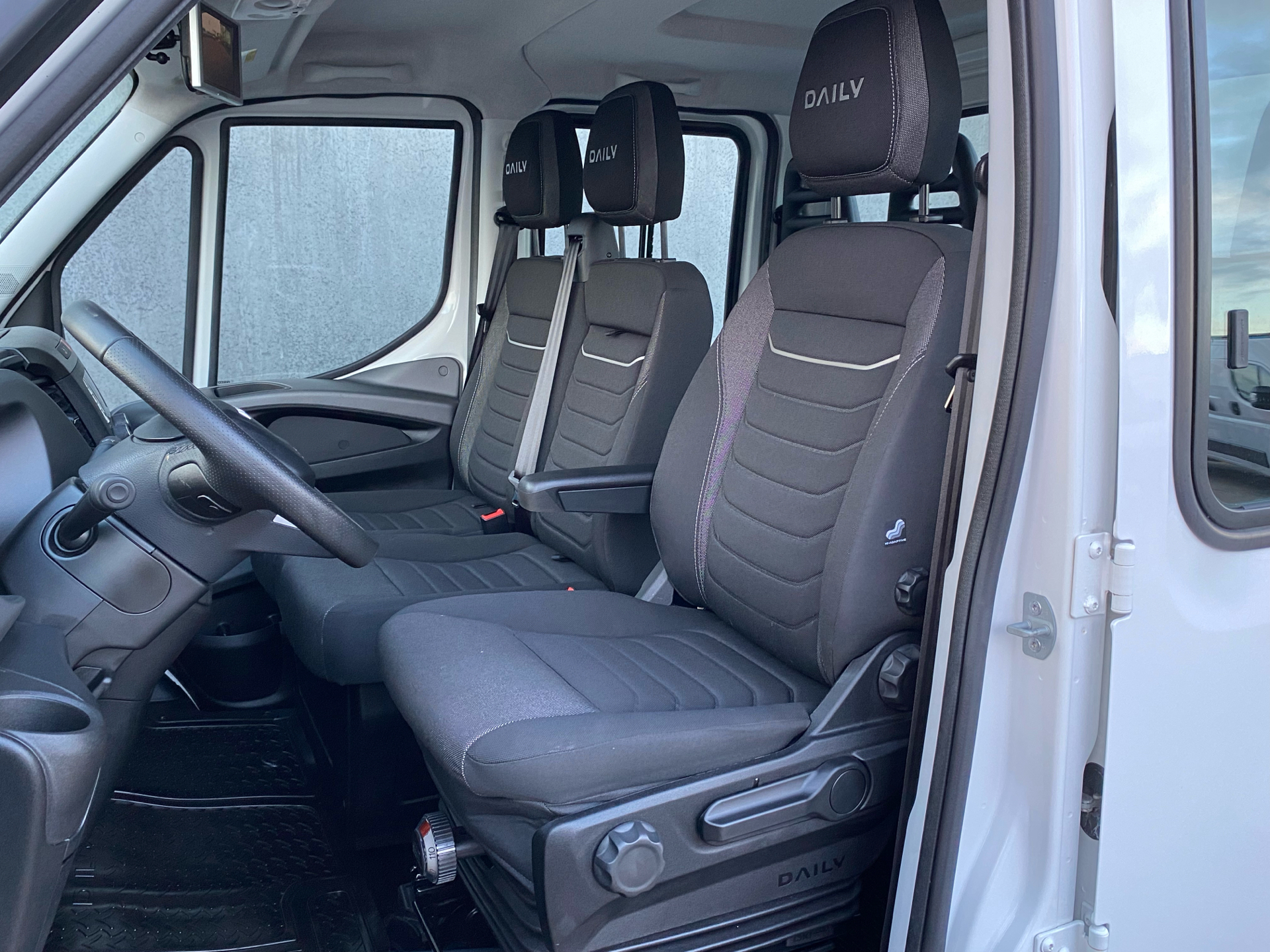 Billede af Iveco Daily 35S16 4100mm 2,3 D Hi-Matic 156HK DobKab Aut. 