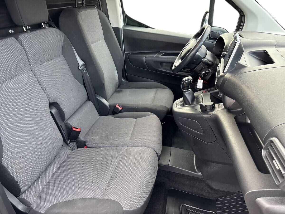 Billede af Toyota Proace City Long 1,5 D Comfort Smart Active Vision Dobbelt Bagdør 102HK Van