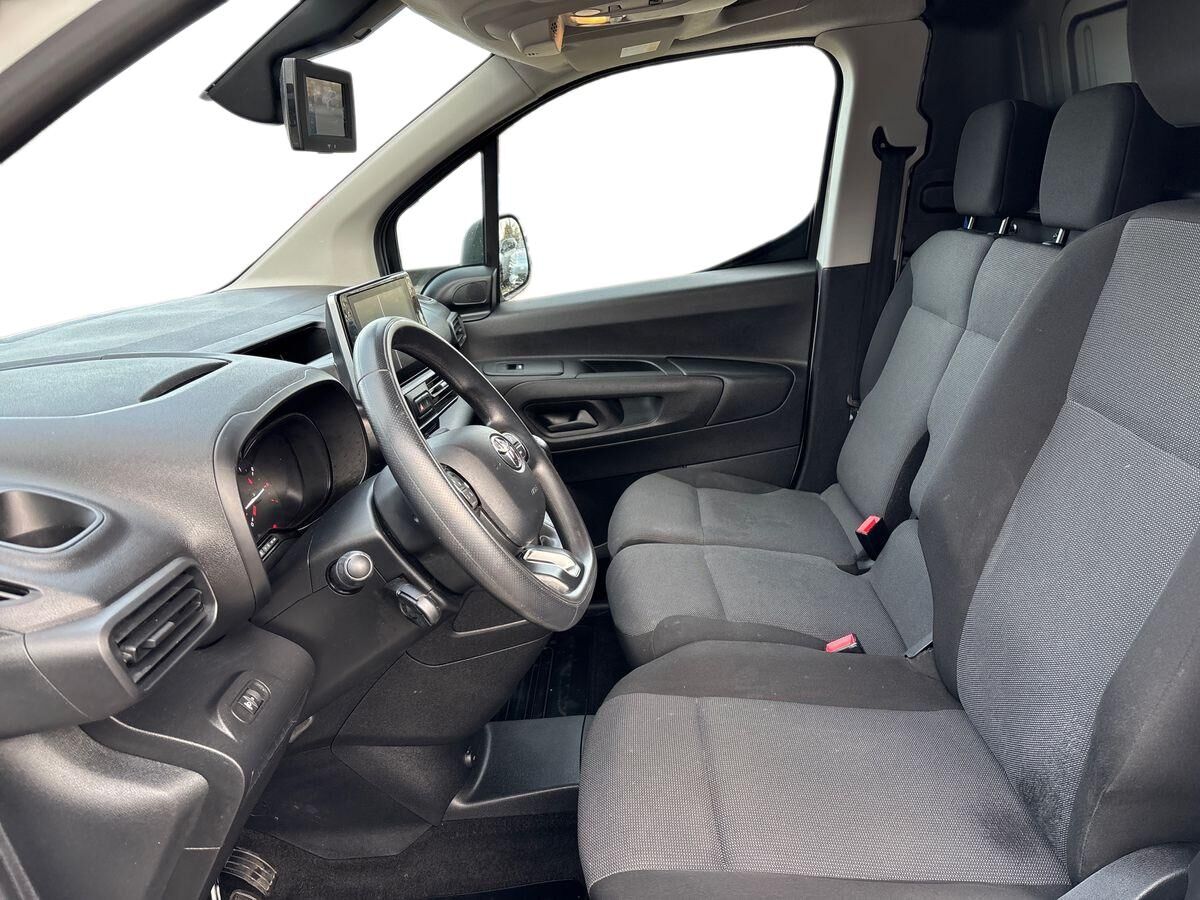 Billede af Toyota Proace City Long 1,5 D Comfort Smart Active Vision Dobbelt Bagdør 102HK Van