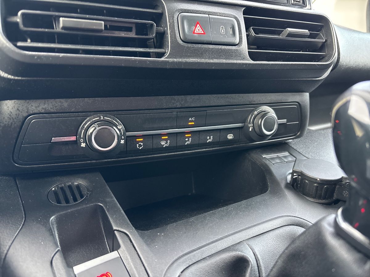 Billede af Toyota Proace City Long 1,5 D Comfort Smart Active Vision Dobbelt Bagdør 102HK Van