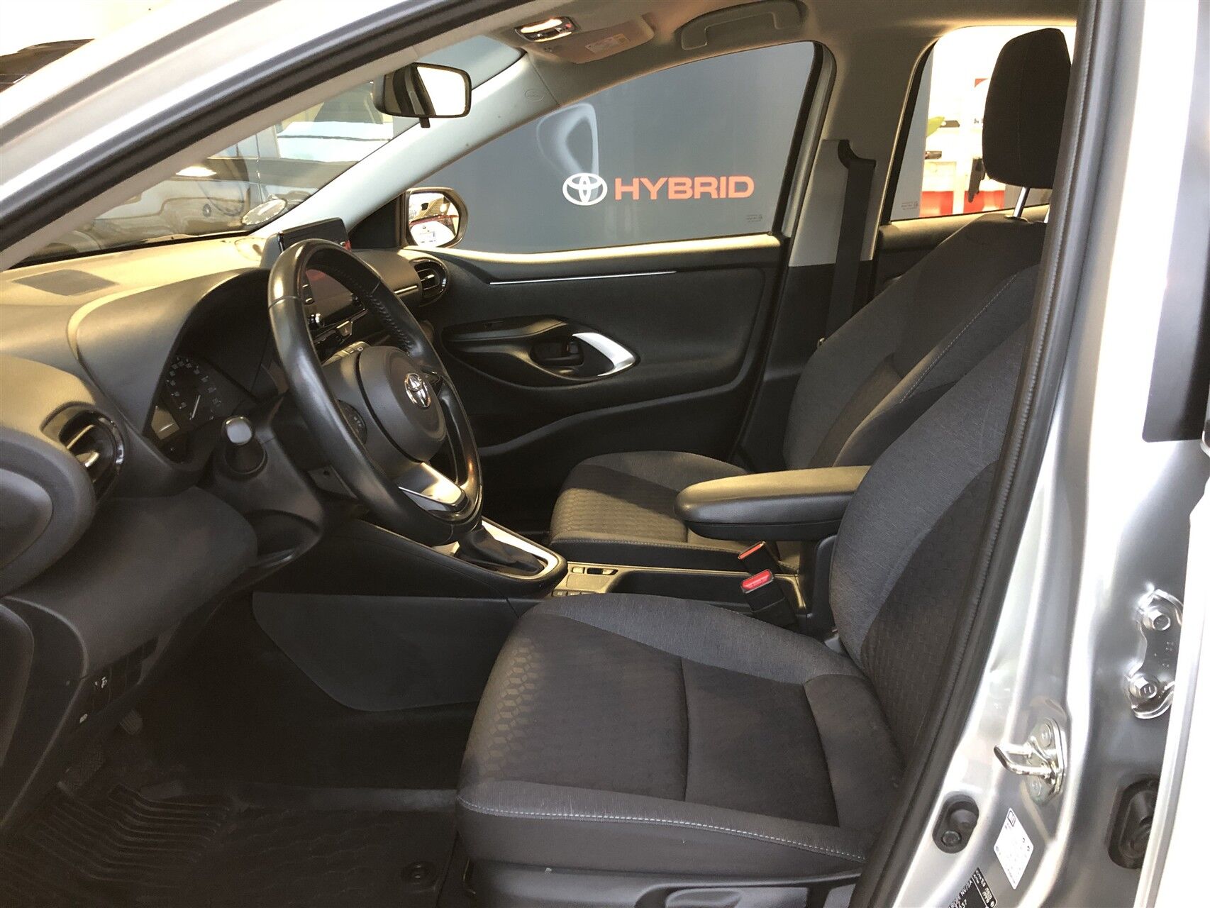 Billede af Toyota Yaris 1,5 Hybrid Essential Comfort 116HK 5d Trinl. Gear