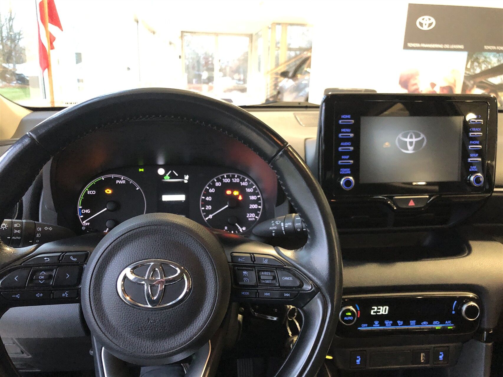 Billede af Toyota Yaris 1,5 Hybrid Essential Comfort 116HK 5d Trinl. Gear