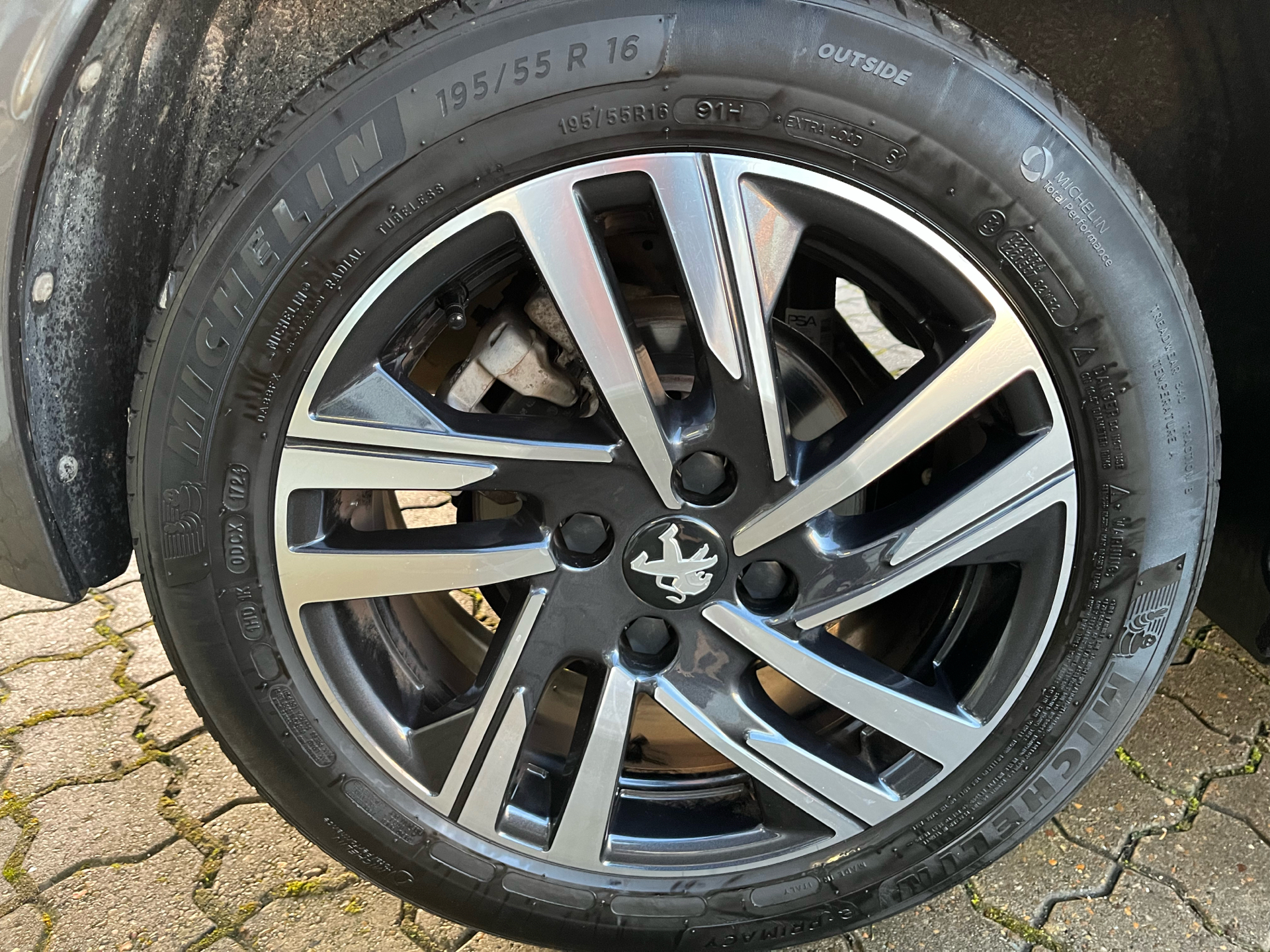 Billede af Peugeot 208 1,2 PureTech Allure Pack EAT8 100HK 5d 8g Aut.