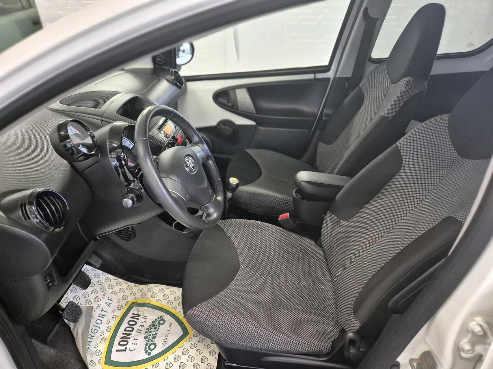 Billede af Toyota Aygo 1,0 VVT-I Black&White 68HK 5d