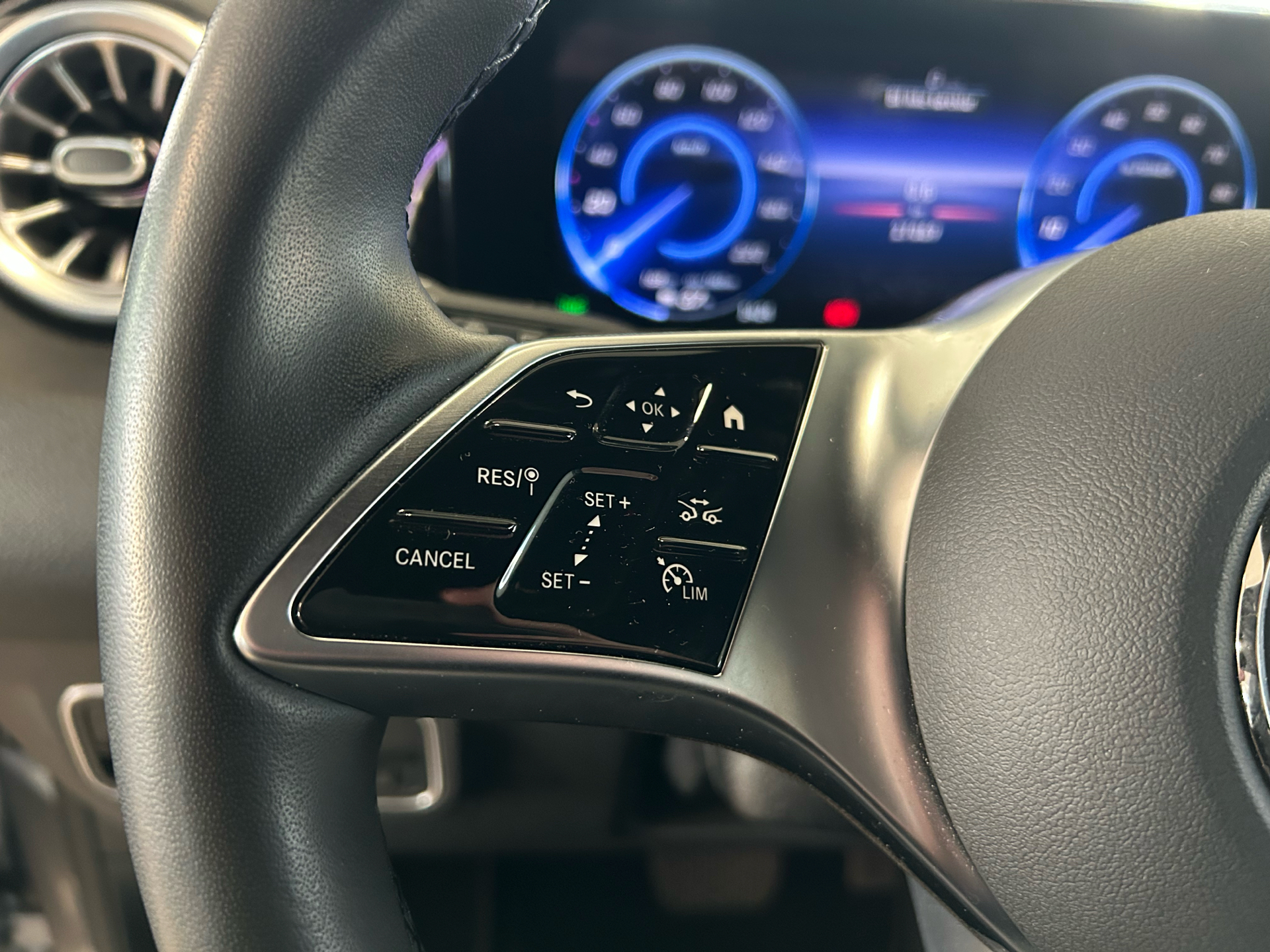 Billede af Mercedes-Benz EQB 300 EL Progressive 7 pers. 4Matic 228HK 5d Aut.