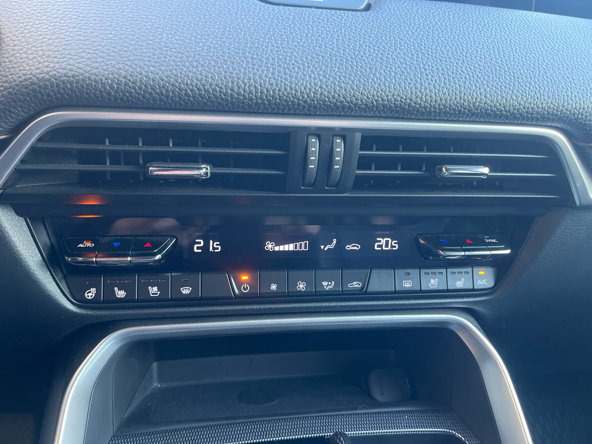 Billede af Mazda CX-60 2,5 e-Skyactiv  Plugin-hybrid Homura AWD 327HK 5d 8g Aut.