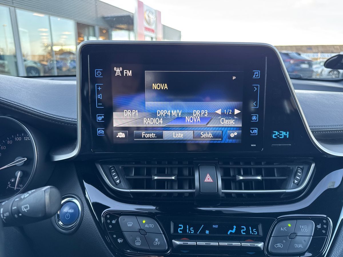 Billede af Toyota C-HR 1,8 Hybrid C-LUB Premium Selected Bi-tone Multidrive S 122HK 5d Aut.