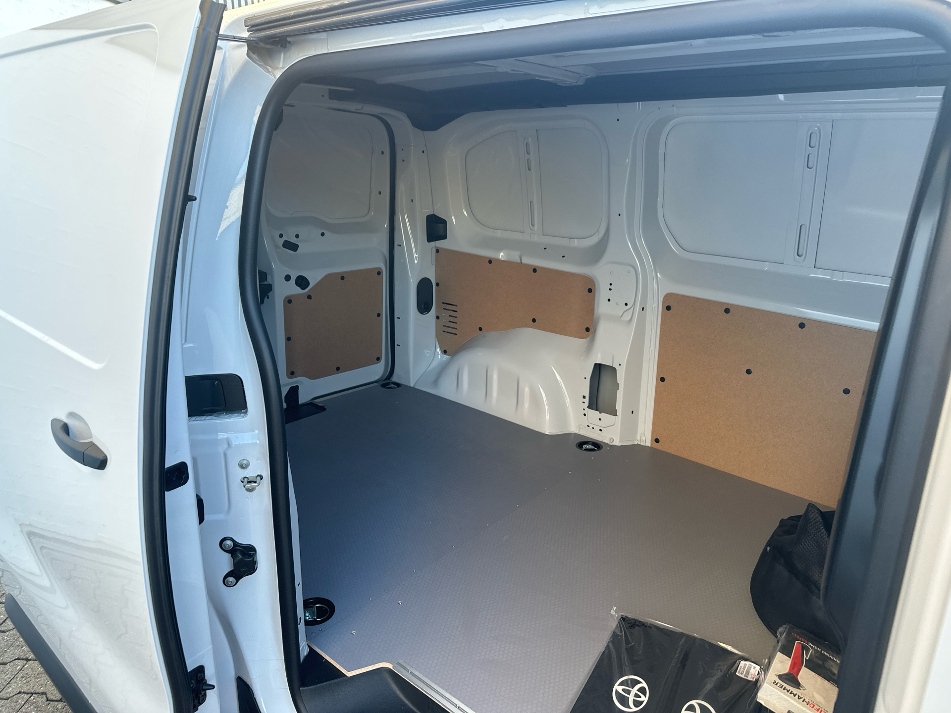 Billede af Toyota Proace Electric Medium EL Comfort Master 1 Skydedør 136HK Van Aut.