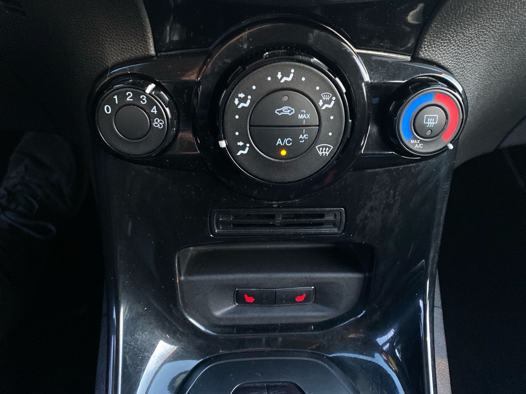 Billede af Ford Fiesta 1,0 EcoBoost Titanium 100HK 5d 6g Aut.