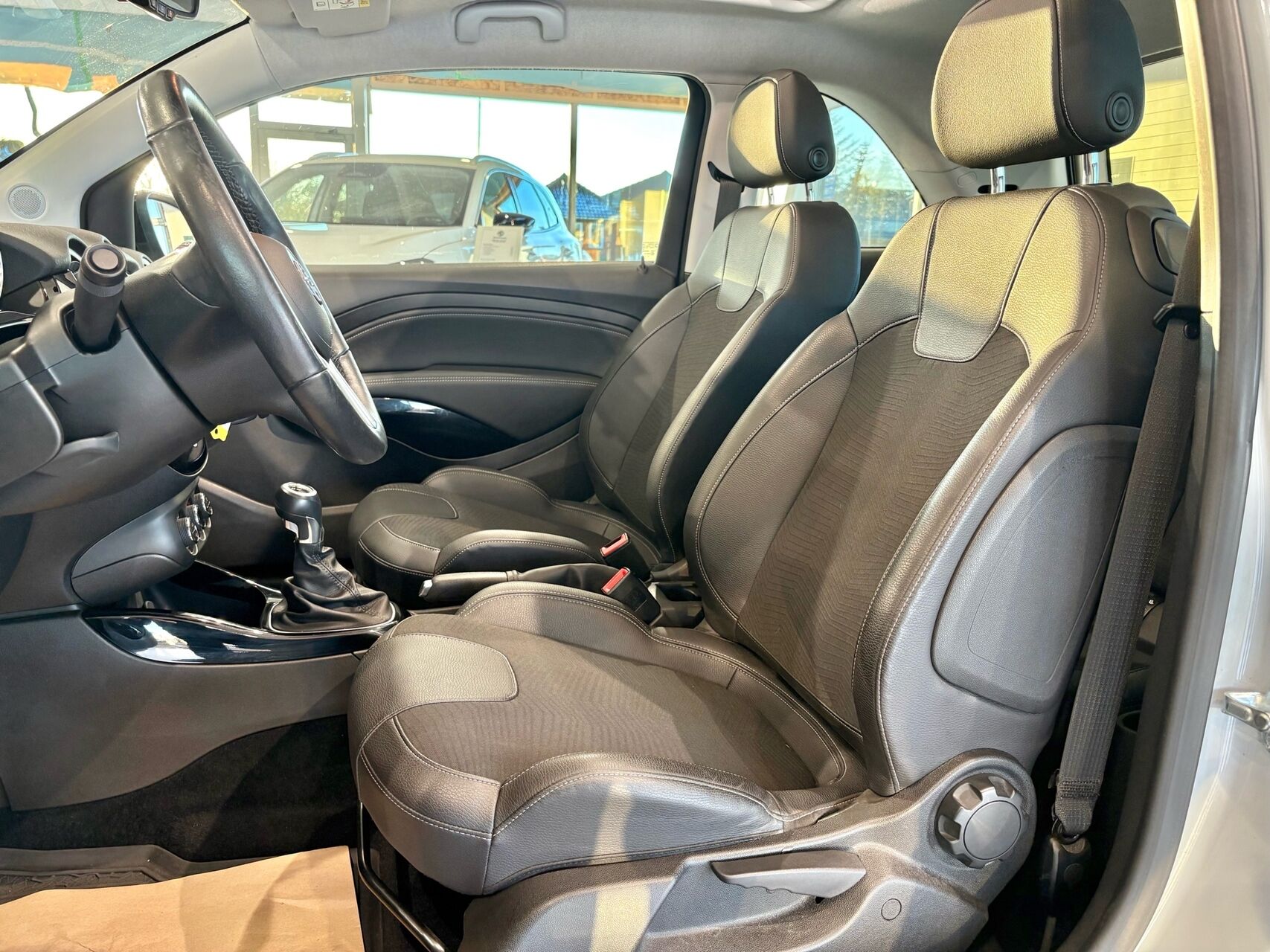 Billede af Opel Adam 1,0 GLAM Swingtop 90HK 3d 6g