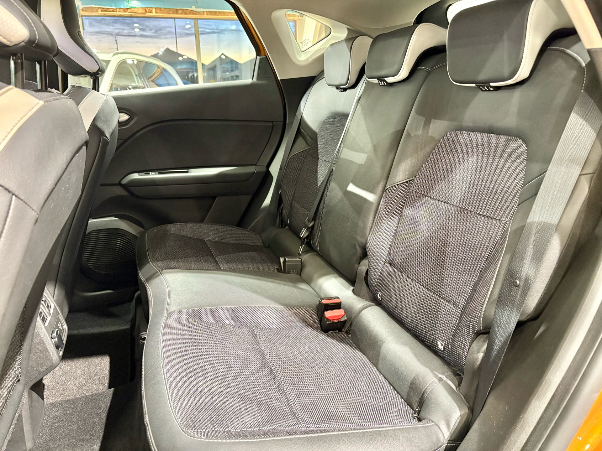 Billede af Renault Captur 1,6 E-TECH  Plugin-hybrid Intens 160HK 5d Aut.