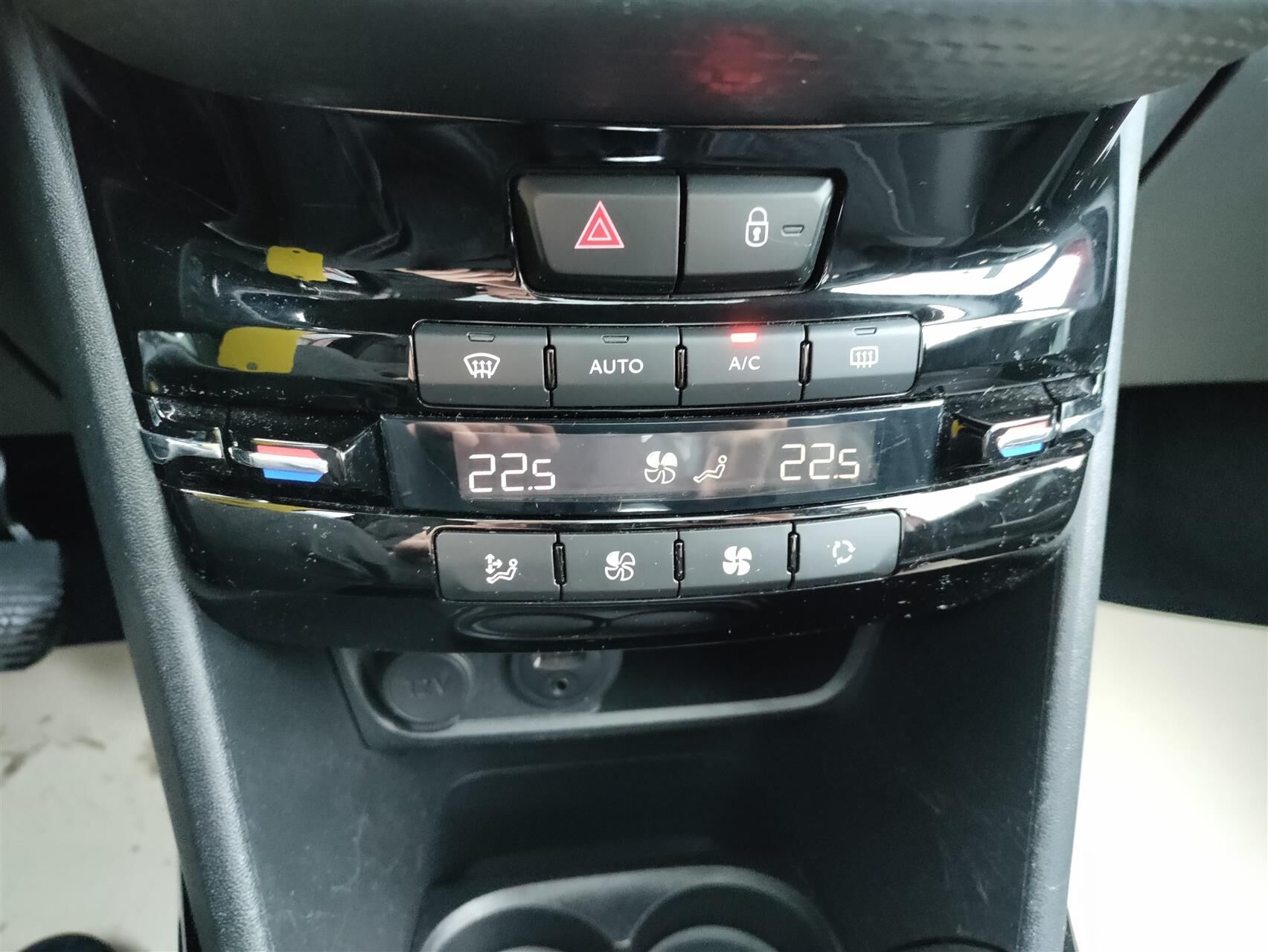 Billede af Peugeot 2008 1,5 BlueHDi Allure+ 100HK 5d