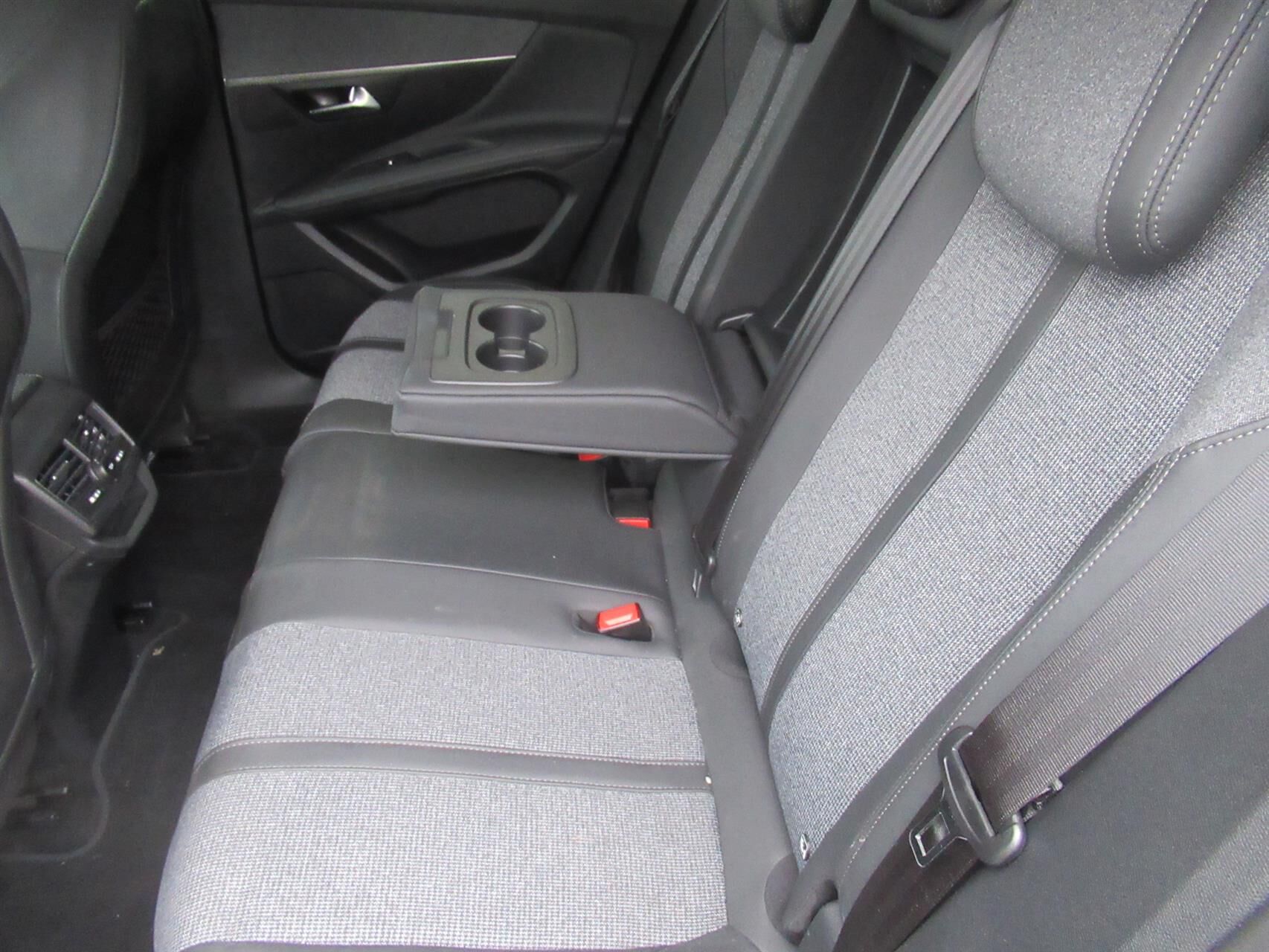 Billede af Peugeot 3008 1,2 PureTech Allure LTD 130HK 5d 6g