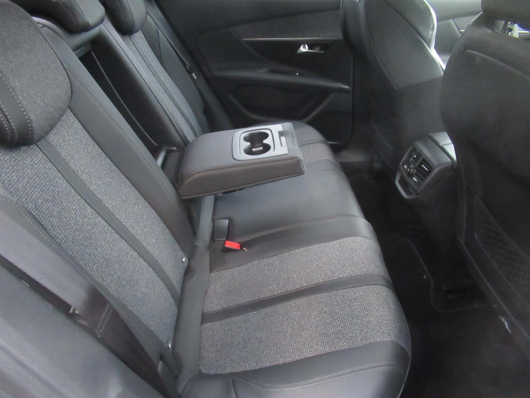 Billede af Peugeot 3008 1,2 PureTech Allure LTD 130HK 5d 6g