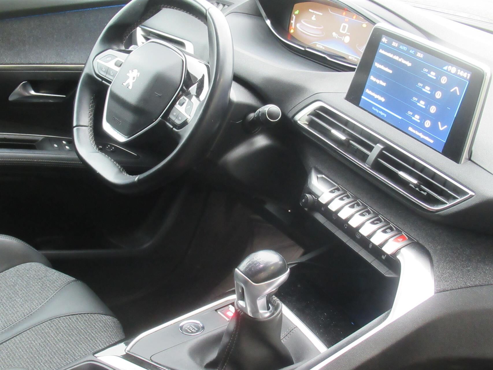 Billede af Peugeot 3008 1,2 PureTech Allure LTD 130HK 5d 6g