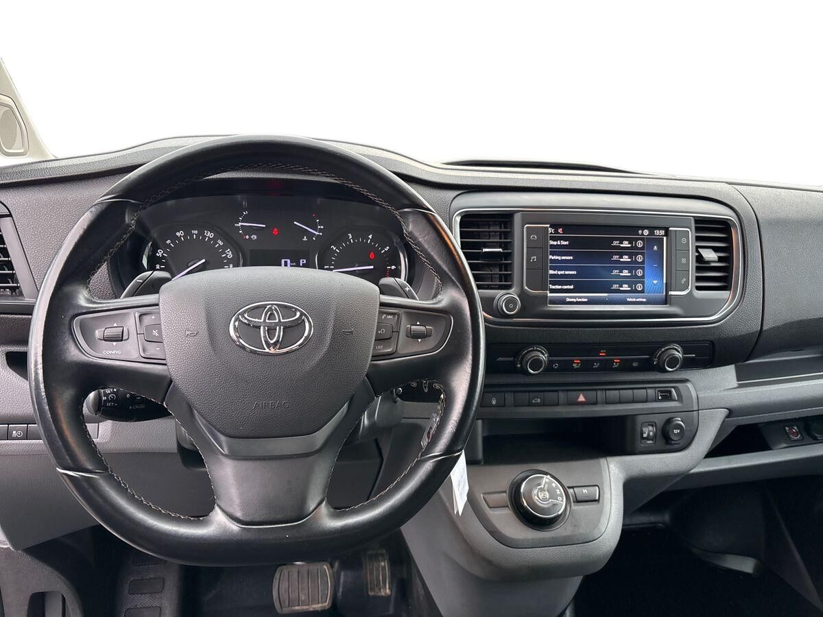 Billede af Toyota Proace Long 2,0 D Comfort Master m/ dobbelt skydedør SmartCargo 122HK Van 8g Aut.