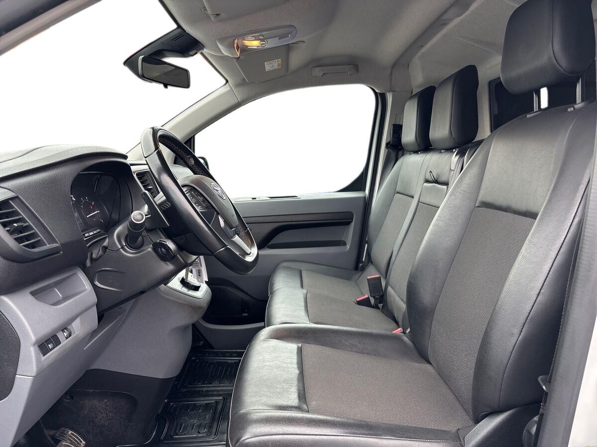 Billede af Toyota Proace Long 2,0 D Comfort Master m/ dobbelt skydedør SmartCargo 122HK Van 8g Aut.