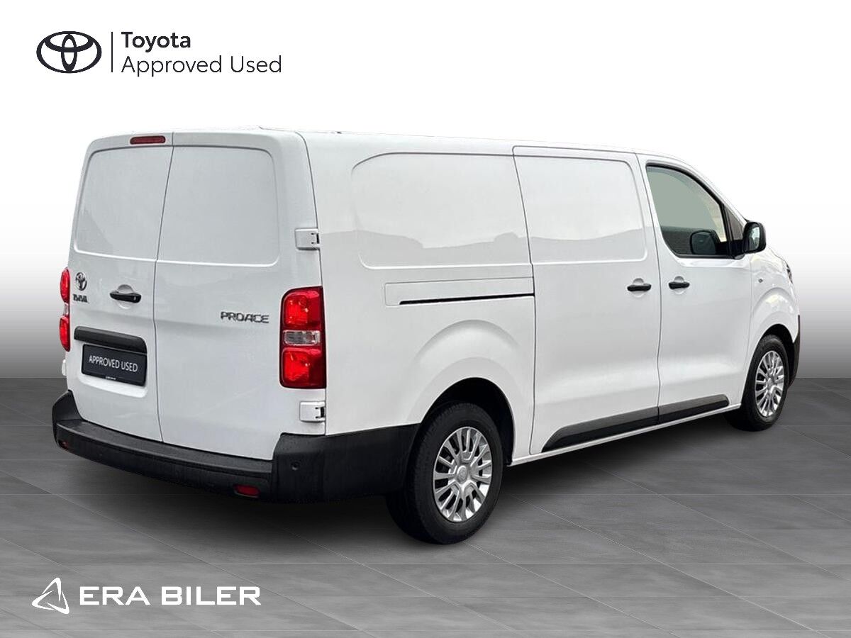 Billede af Toyota Proace Long 2,0 D Comfort Master m/ dobbelt skydedør SmartCargo 122HK Van 8g Aut.