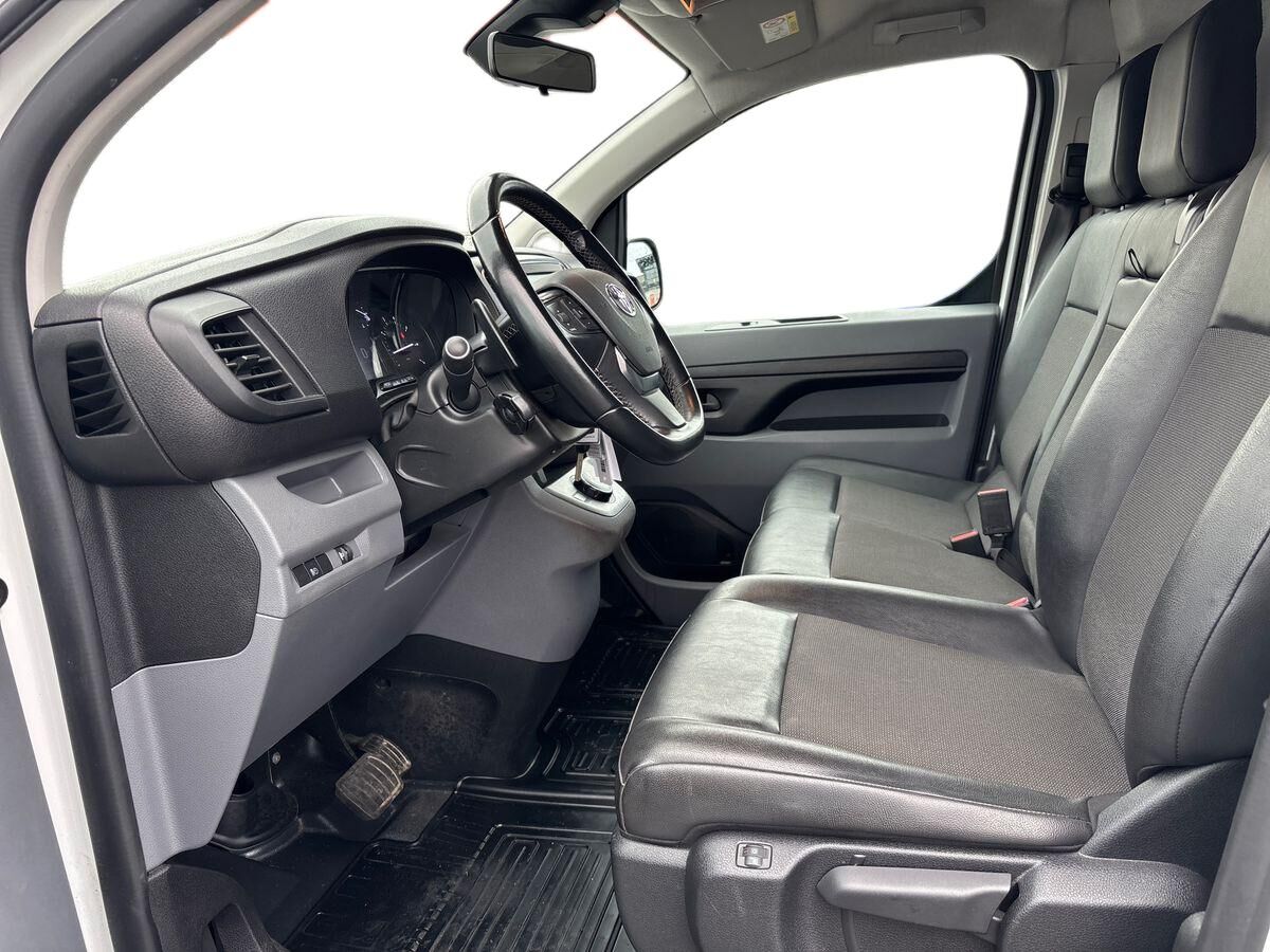 Billede af Toyota Proace Long 2,0 D Comfort Master m/ dobbelt skydedør SmartCargo 122HK Van 8g Aut.