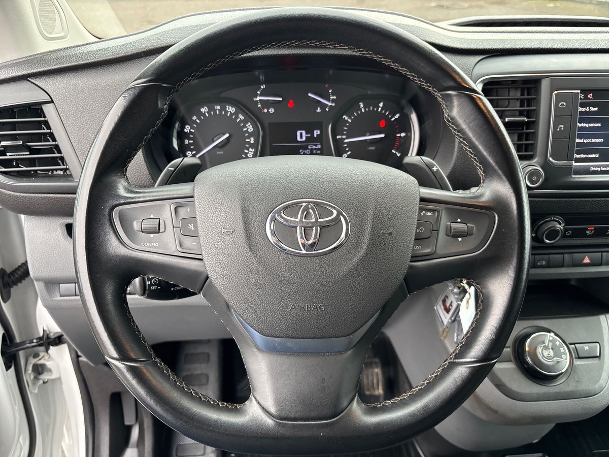 Billede af Toyota Proace Long 2,0 D Comfort Master m/ dobbelt skydedør SmartCargo 122HK Van 8g Aut.