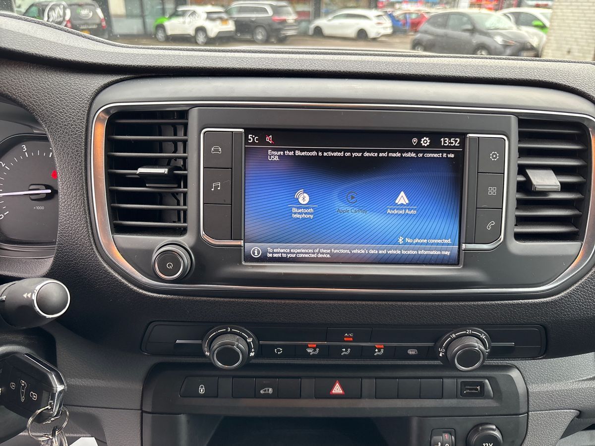 Billede af Toyota Proace Long 2,0 D Comfort Master m/ dobbelt skydedør SmartCargo 122HK Van 8g Aut.