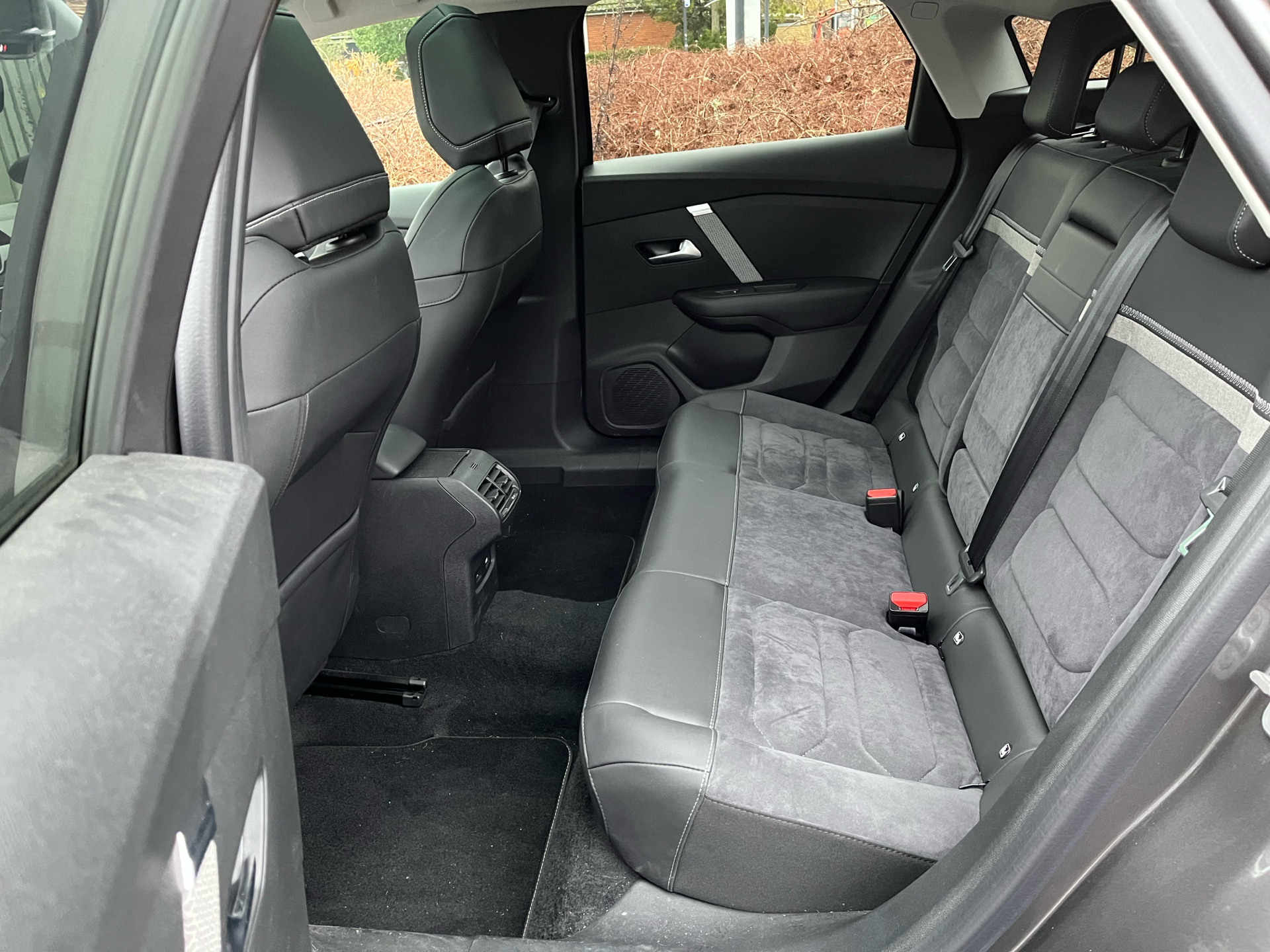 Billede af Citroën C4 1,2 PureTech Chevron Sport+ EAT8 130HK 5d 8g Aut.