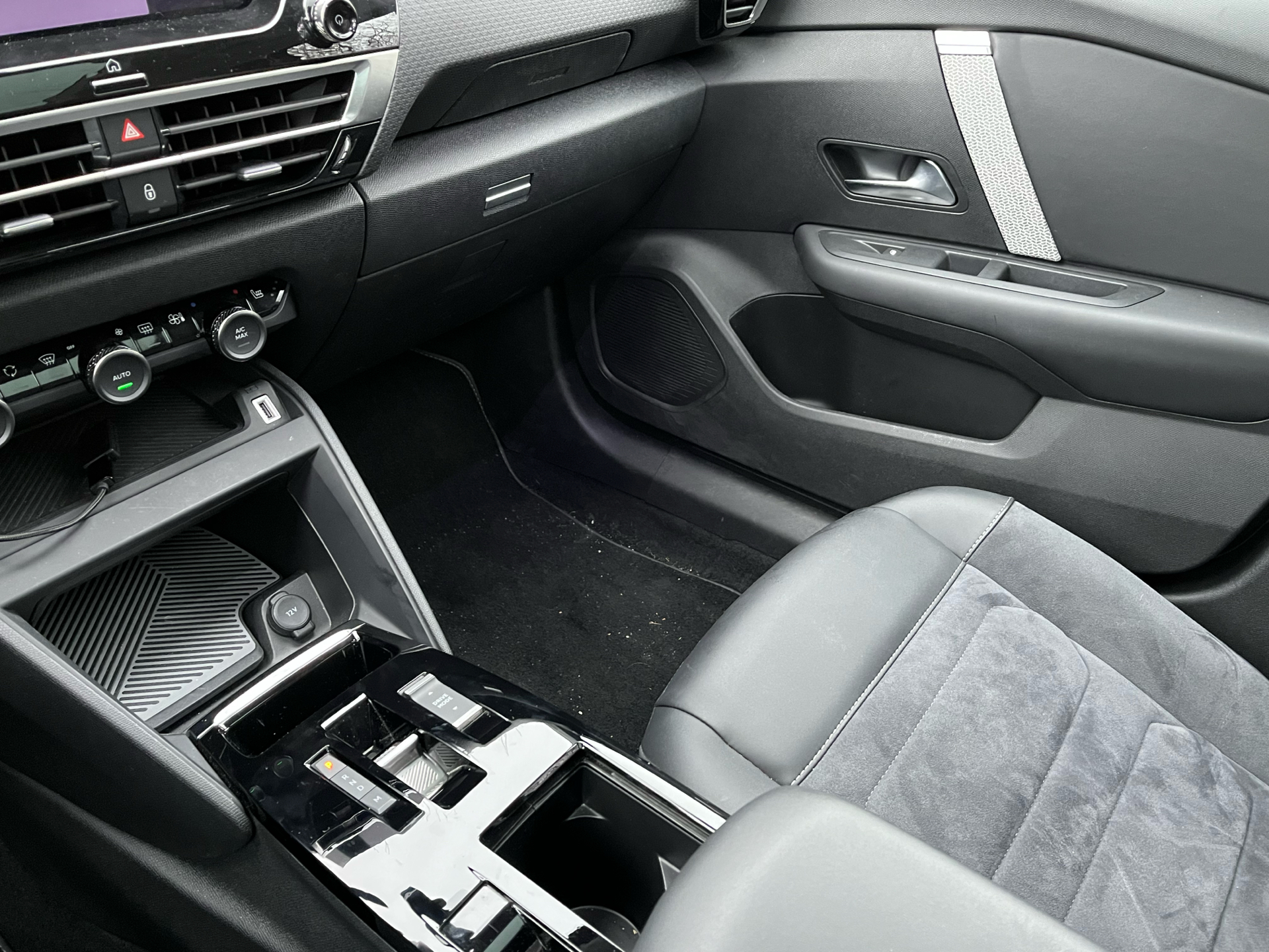 Billede af Citroën C4 1,2 PureTech Chevron Sport+ EAT8 130HK 5d 8g Aut.