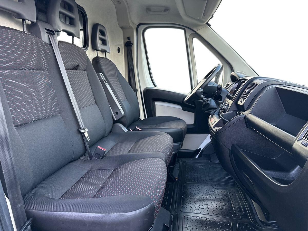 Billede af Citroën Jumper 33 L3H2 2,0 Blue HDi Comfort start/stop 160HK Van