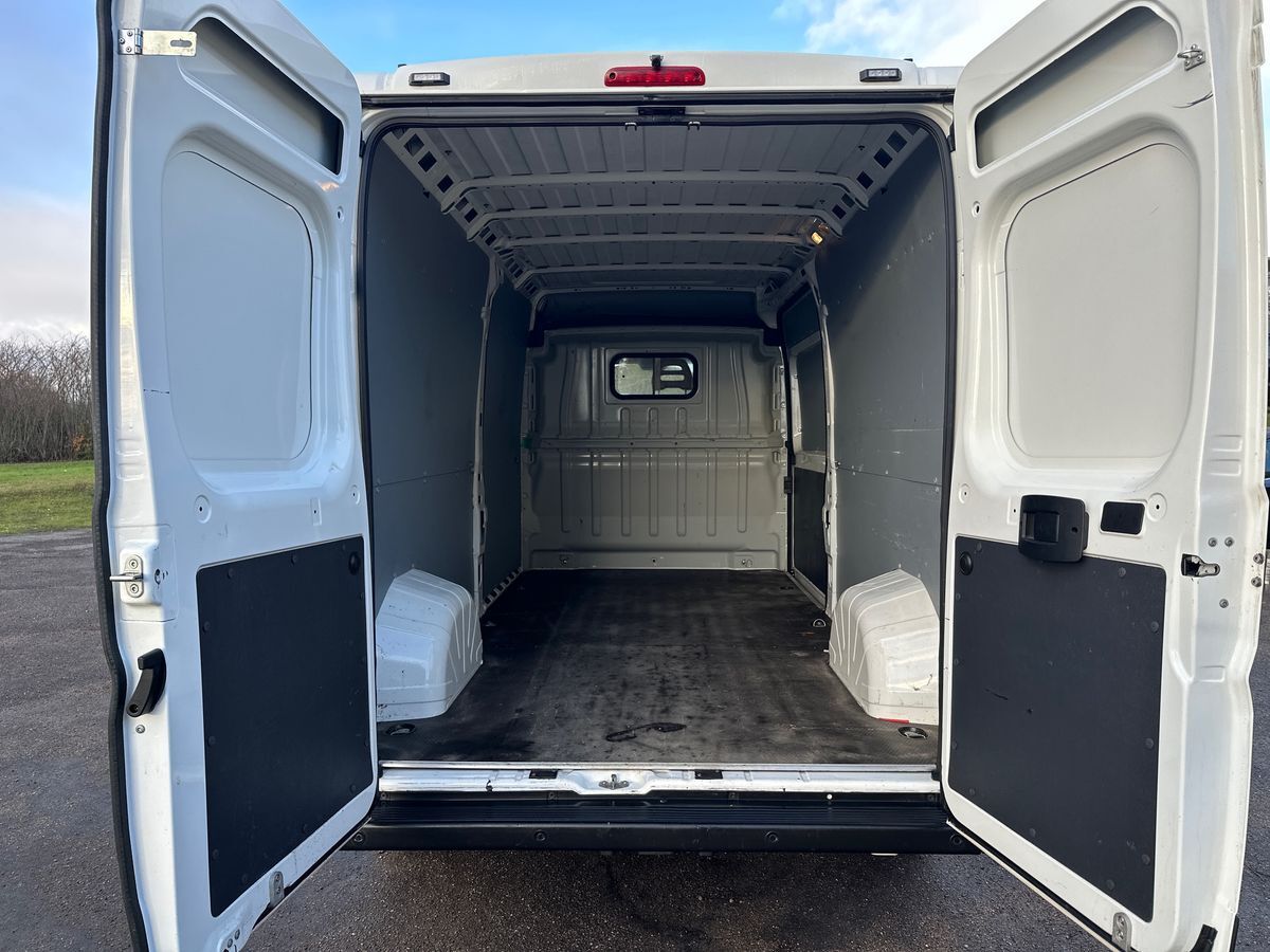 Billede af Citroën Jumper 33 L3H2 2,0 Blue HDi Comfort start/stop 160HK Van