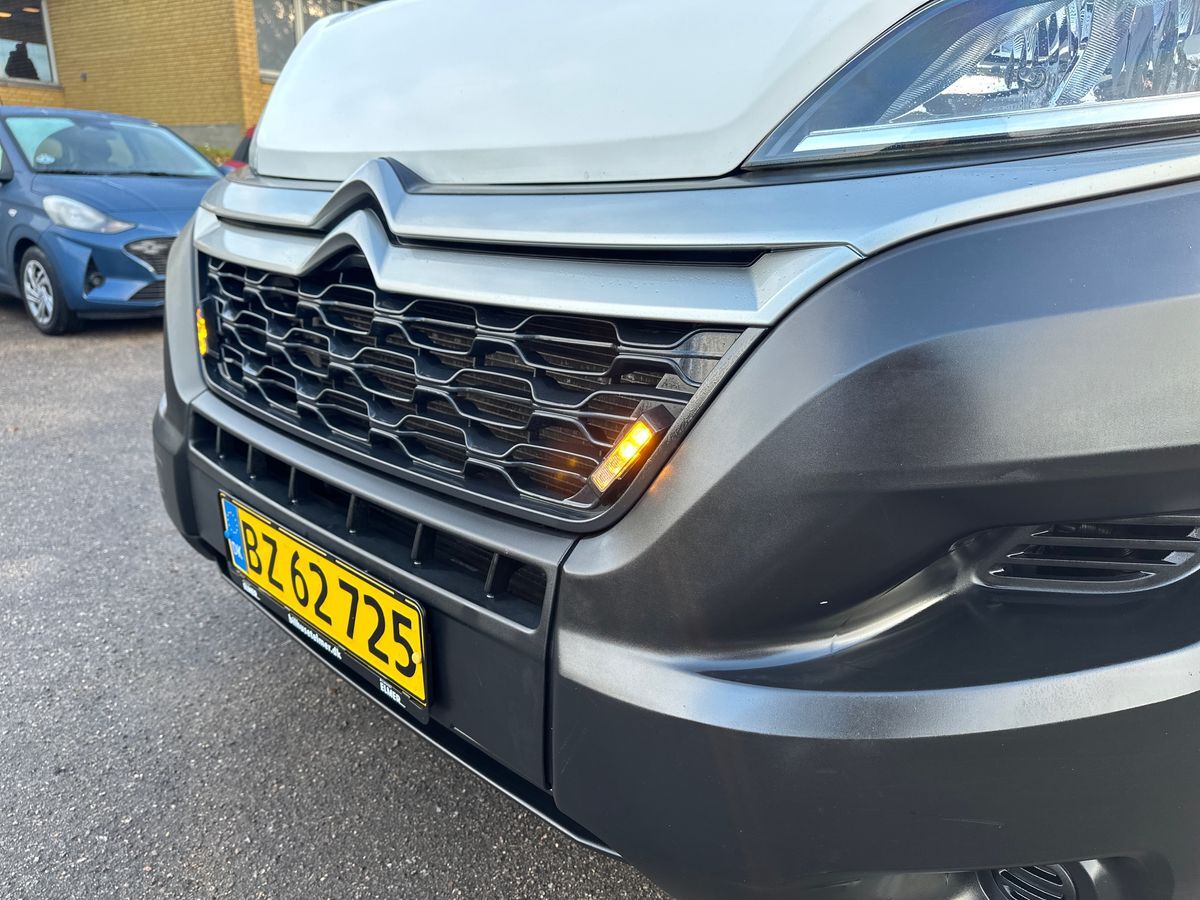 Billede af Citroën Jumper 33 L3H2 2,0 Blue HDi Comfort start/stop 160HK Van