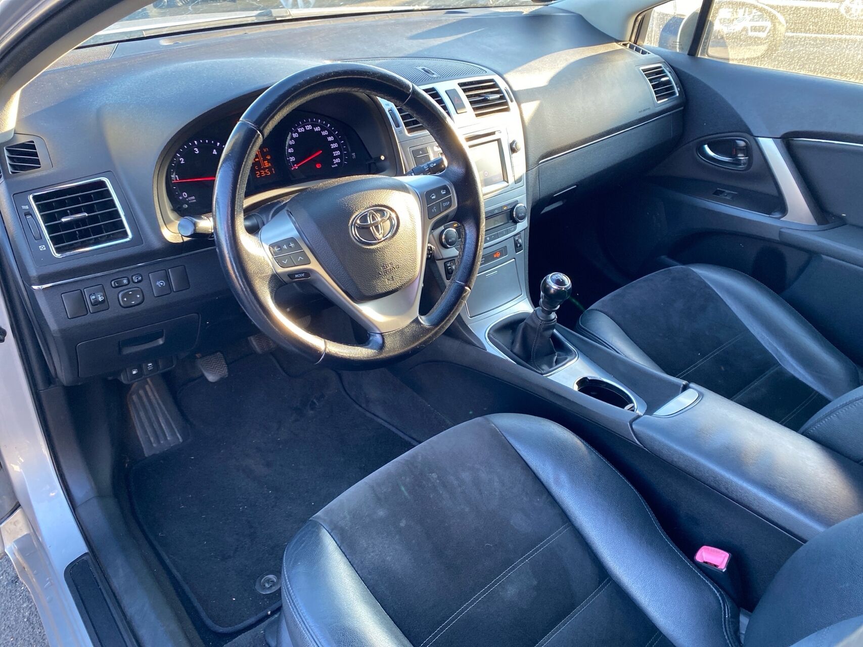 Billede af Toyota Avensis 2,0 D-4D DPF T2 Premium 124HK Stc 6g